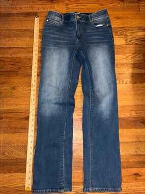 Classic Straight Leg Women’s Jeans in Medium Blue